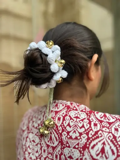 REKHA (puffy gajra)